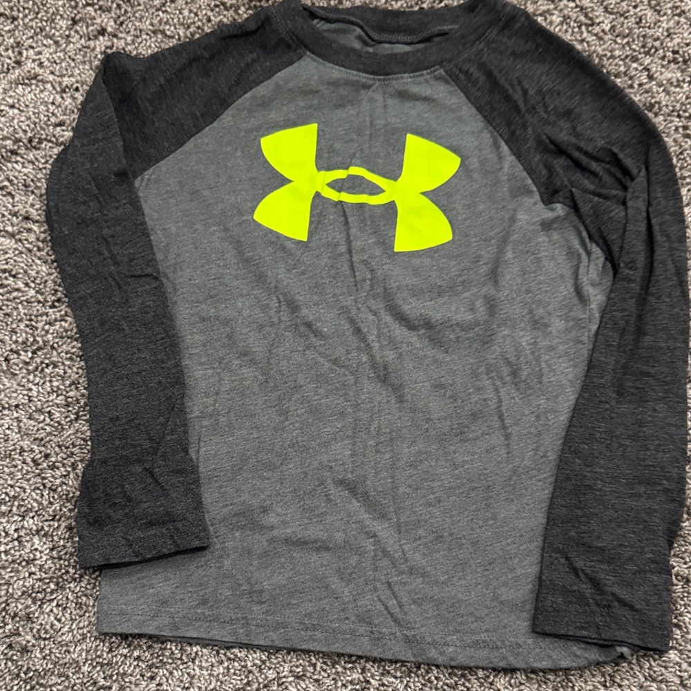 2 Under Armour Boys' Long Sleeve Logo Tee - Picture 4 of 5